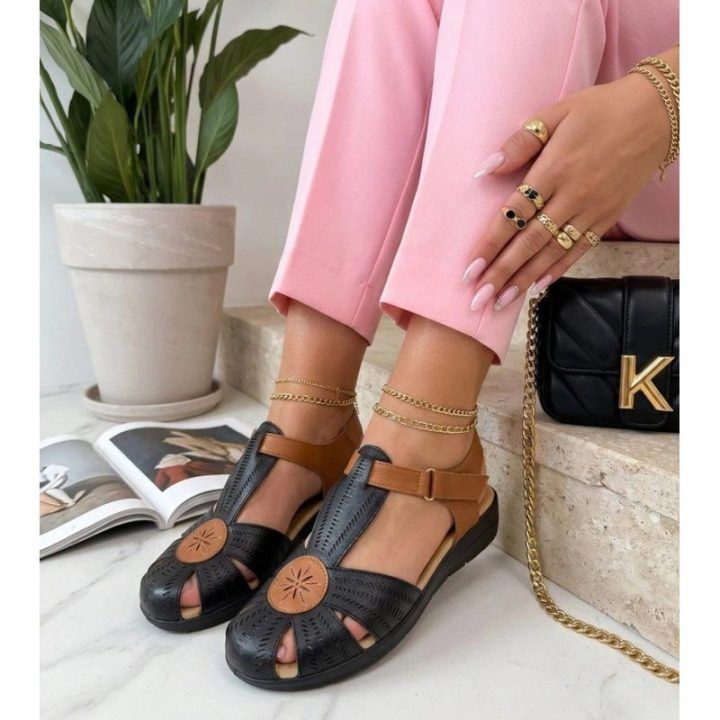 Juodi moteriški sandalai su žemu koturnu Cosima