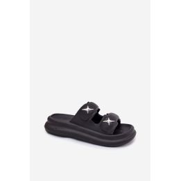 Juodos platforminės šlepetės su dekoratyvinėmis detalėmis Step in style
