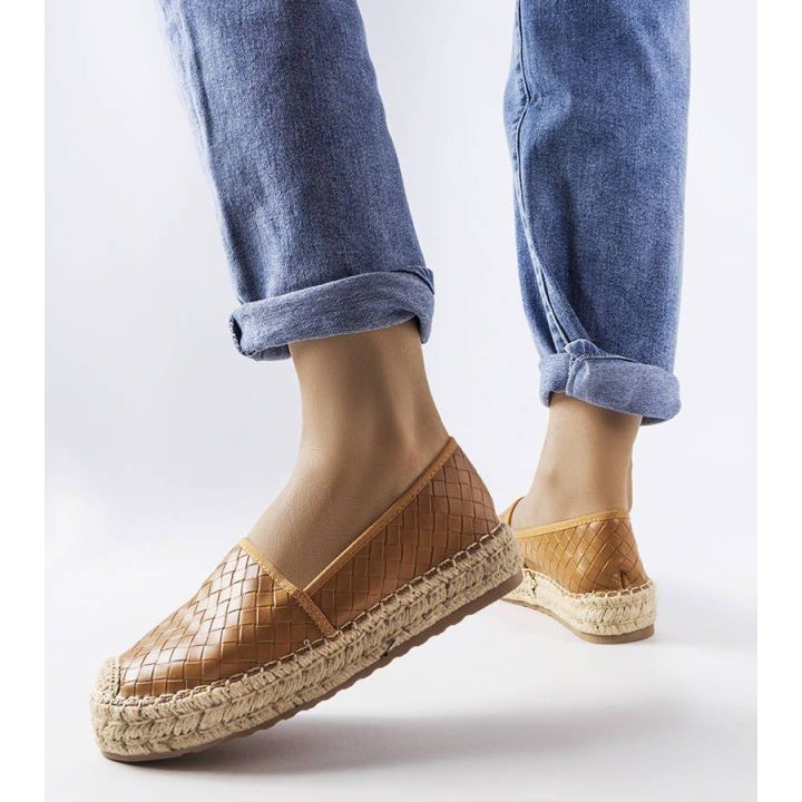 Rudos espadrilės su Geoffrey įspaudais