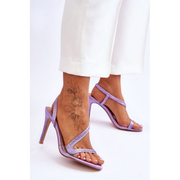 Alyvinės basutės su kulnu ir blizgiomis detalėmis Step in style