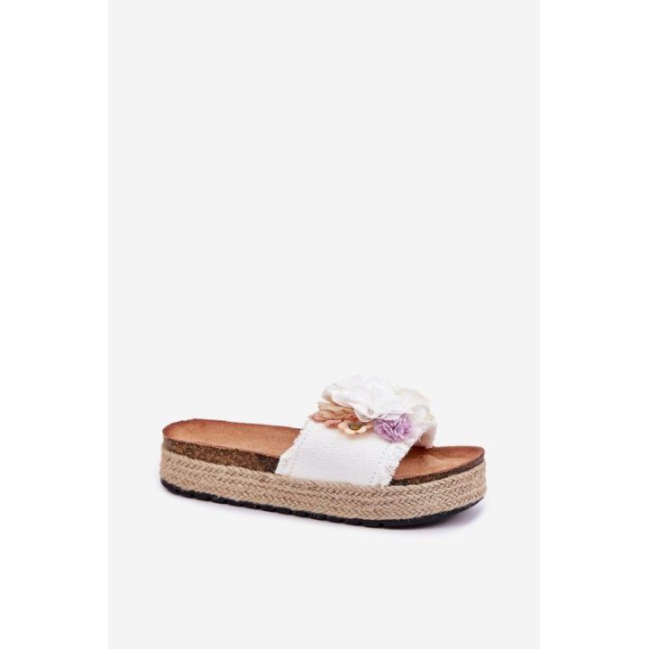 Moteriškos basutės su platforma ir gėlių dekoru Step in style