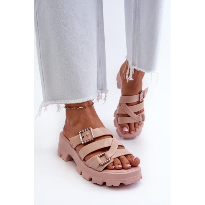 Rožinės basutės su sagtimis Step in style