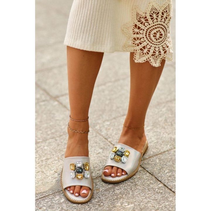 Basutės su dekoratyvinėmis detalėmis Step in style