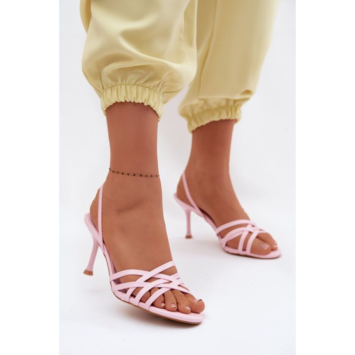 Aukštakulnės basutės su plonomis juostelėmis Step in style