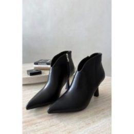 Juodi aulinukai su smailėjančia nosele ir kulnu Step in style