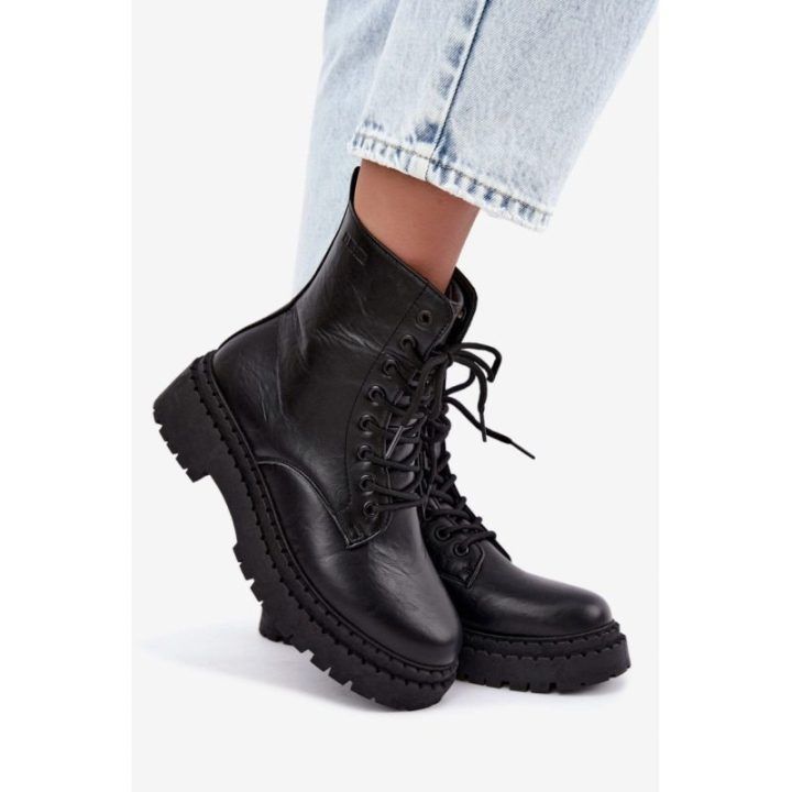 Juodi aulinukai su raišteliais ir platforma Step in style