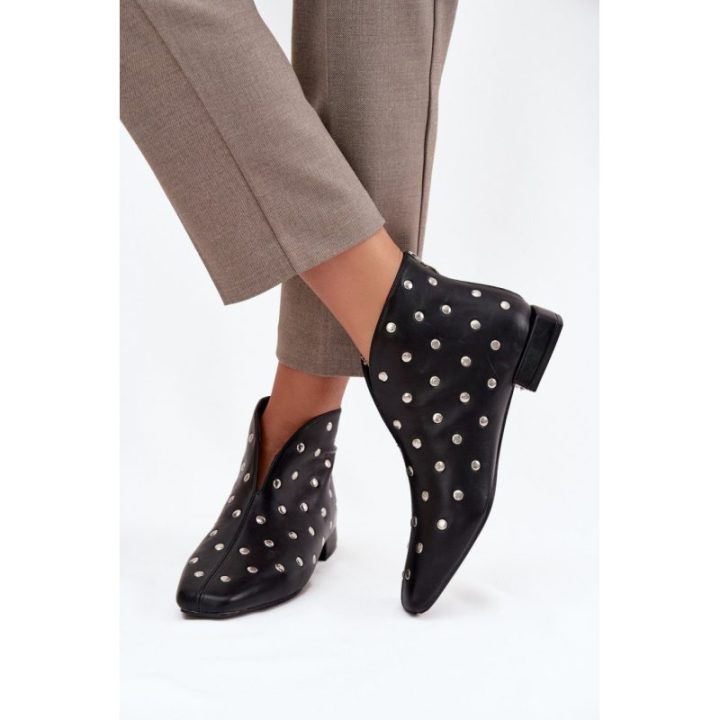 Juodi aulinukai su sidabro spalvos kniedėmis Step in style
