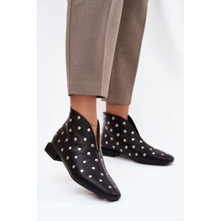 Juodi aulinukai su sidabro spalvos kniedėmis Step in style