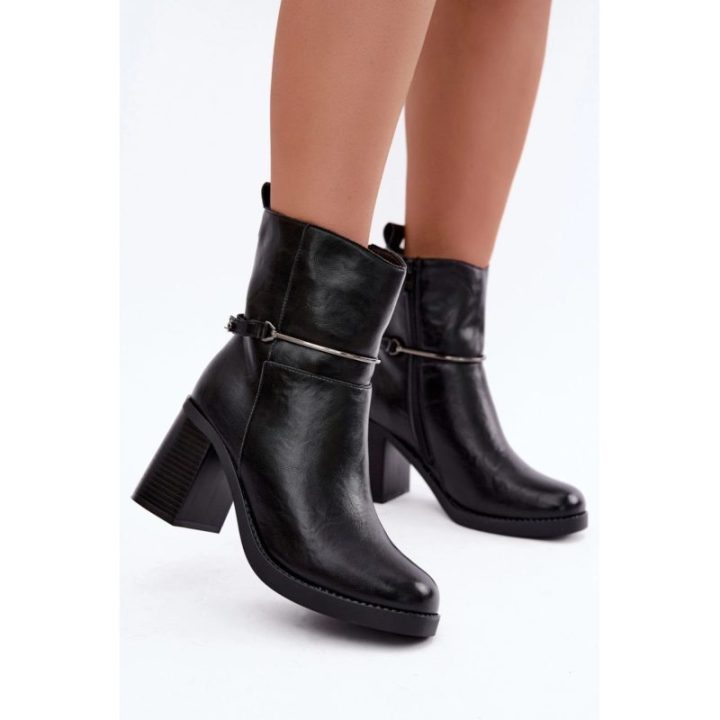 Aulinukai su dekoratyviniu dirželiu Step in style – juoda