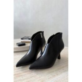 Juodi aulinukai su smailėjančia nosele ir kulnu Step in style