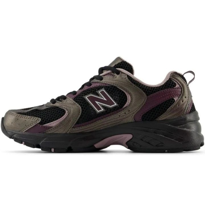 Moteriški sportbačiai su tinkleliu New Balance 530, juodi
