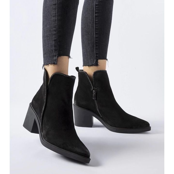 Juodi zomšiniai stiletto batai Karino