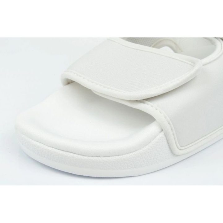Basutės su reguliuojamu užsegimu adidas Adilette, baltos