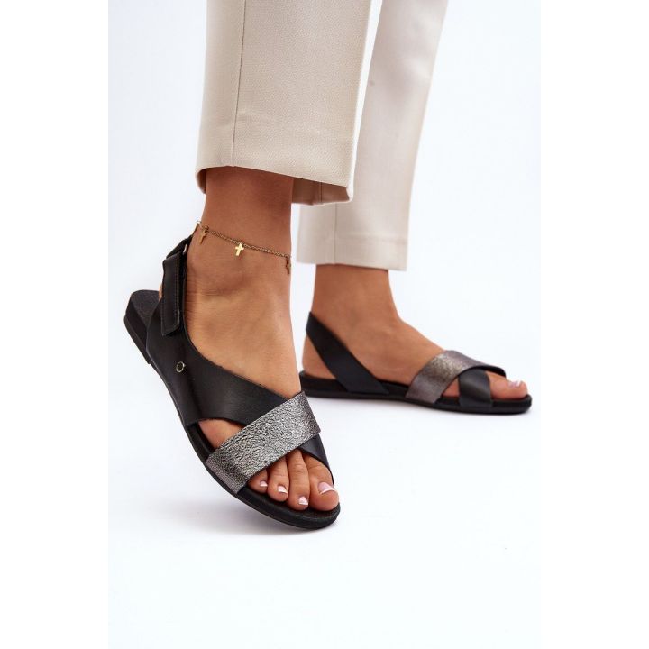 Odiniai sandalai su velcro juoda