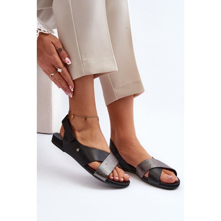 Odiniai sandalai su velcro juoda