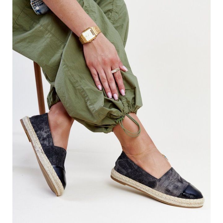 juodos blizgios espadrilės GEMRE