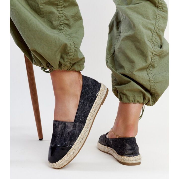juodos blizgios espadrilės GEMRE