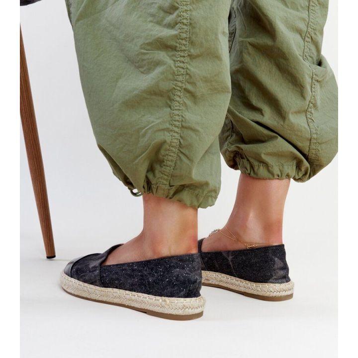 juodos blizgios espadrilės GEMRE