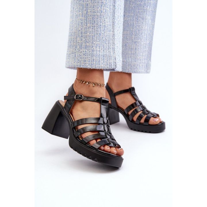 Juodos lakuotos odos moteriški sandalai su kulnu Aninifer