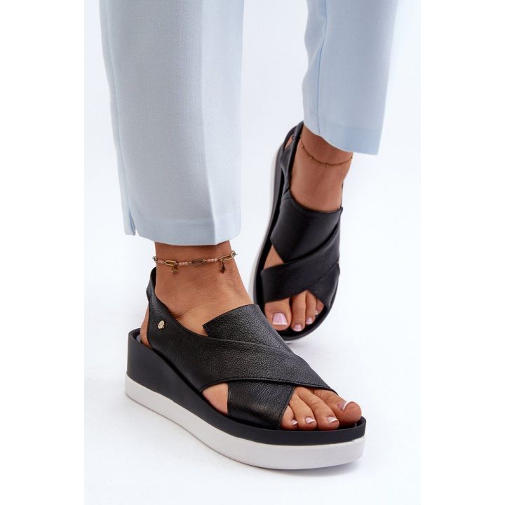 basutės suvarstomi sandalai Black