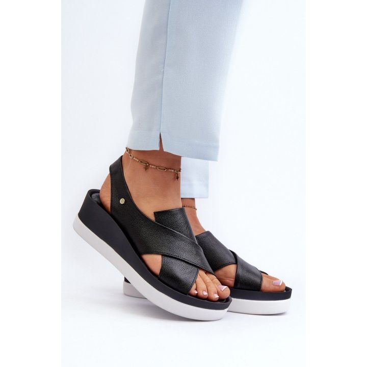 basutės suvarstomi sandalai Black