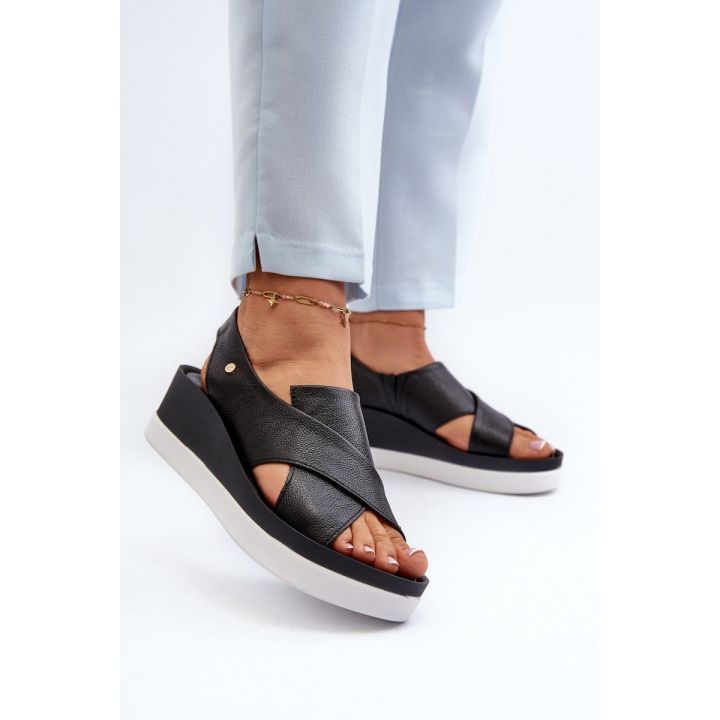 basutės suvarstomi sandalai Black