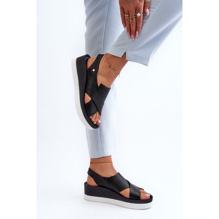 basutės suvarstomi sandalai Black