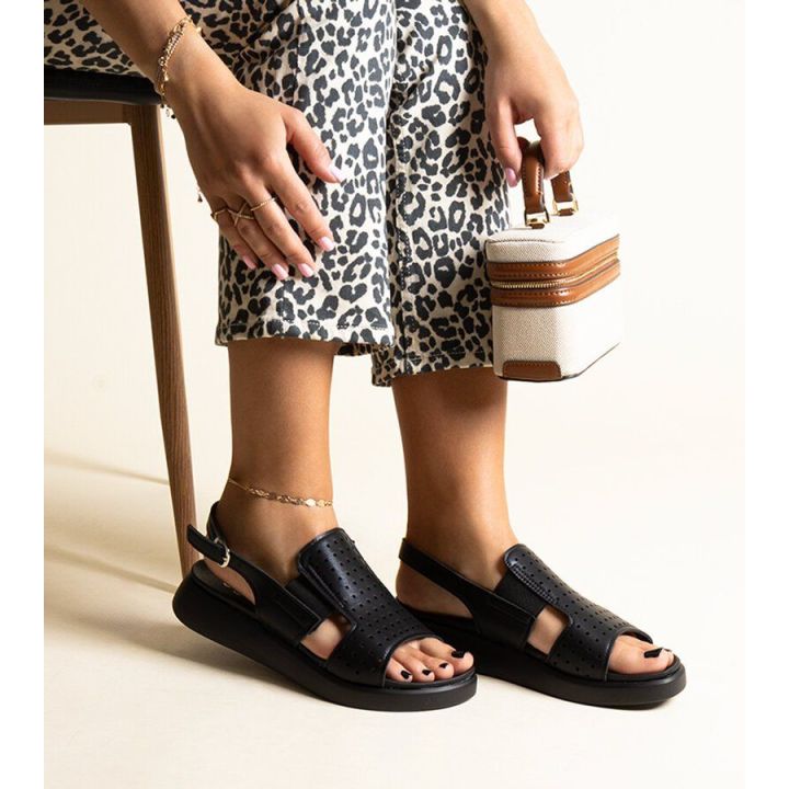 Juodos spalvos Imogne basutės su openwork stileto