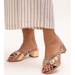 šlepetės su cirkoniais