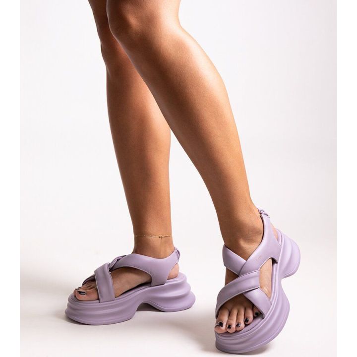 Violetinės odinės basutės