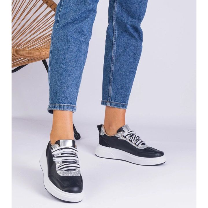 Juodi moteriški sportbačiai su blizgučiais Kasabella