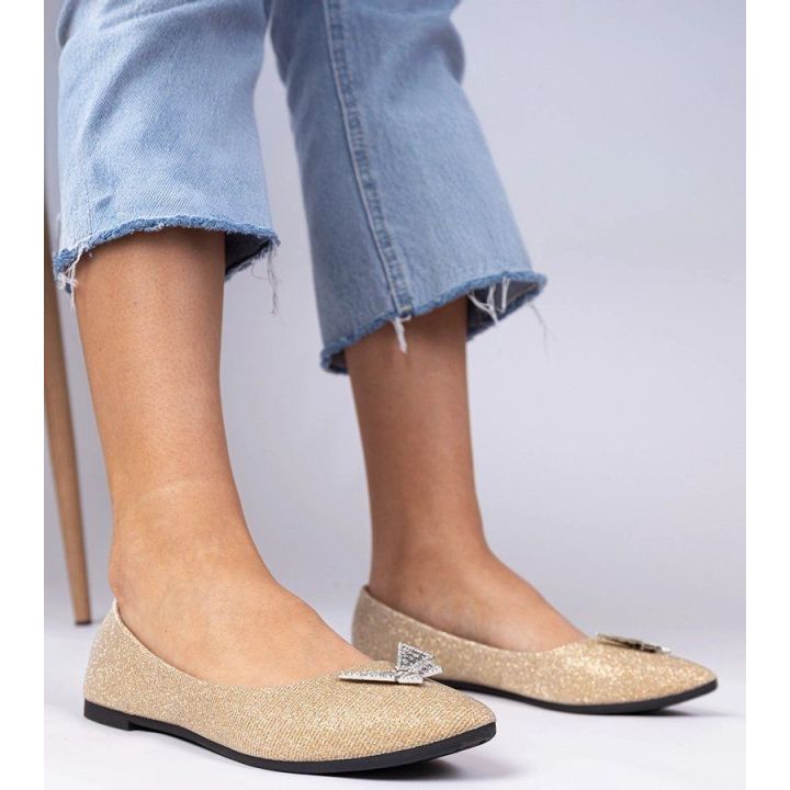 Moteriškos auksinės blizgios balerinos su dekoruotu drugeliu