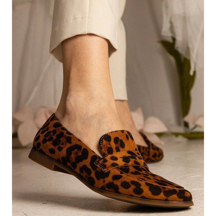 Klasikiniai moteriški leopardo rašto mokasinai.