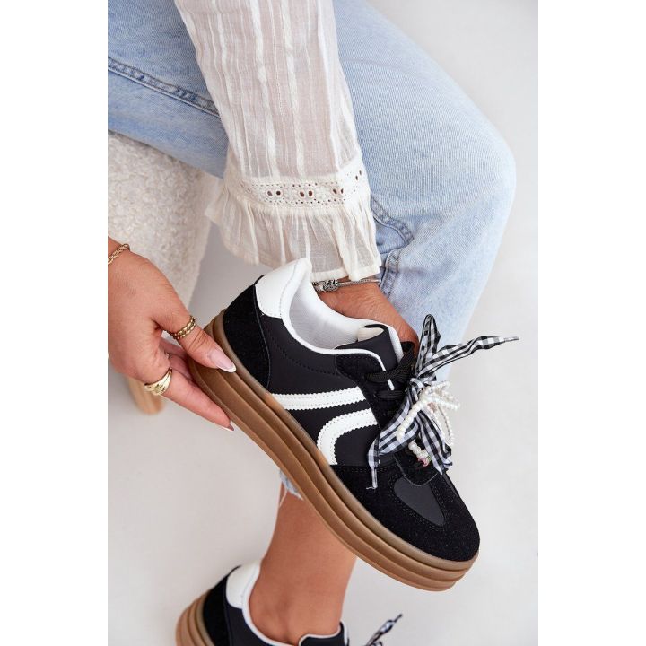 Moteriški juodi platforminiai sportbačiai su dekoracijomis
