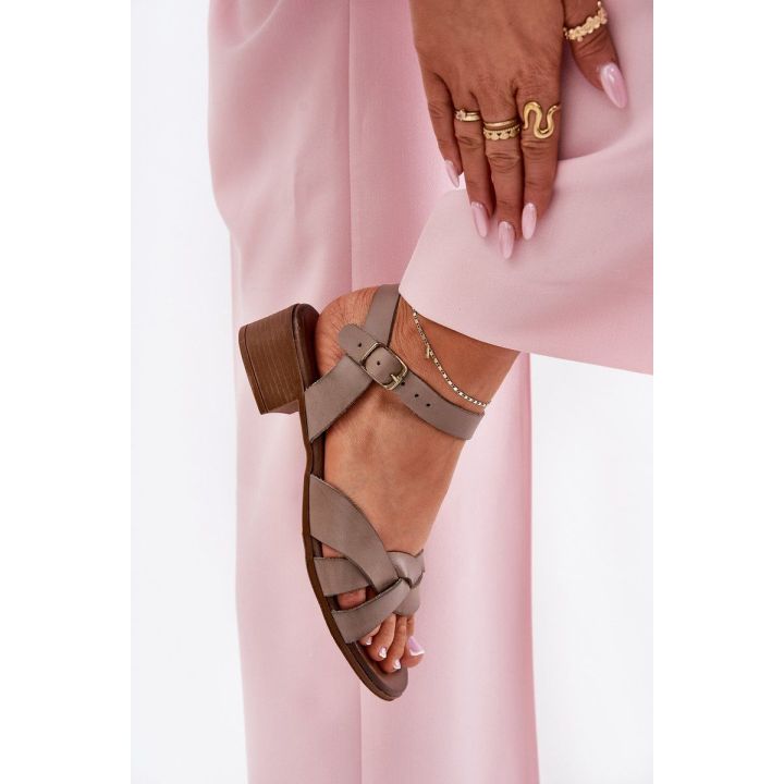 Basutės ant plono kulno smėlio spalvos odinės