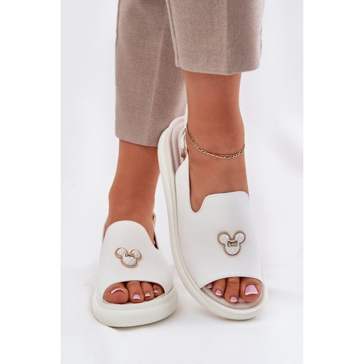 Odinės baltos moteriškos basutės su puošyba