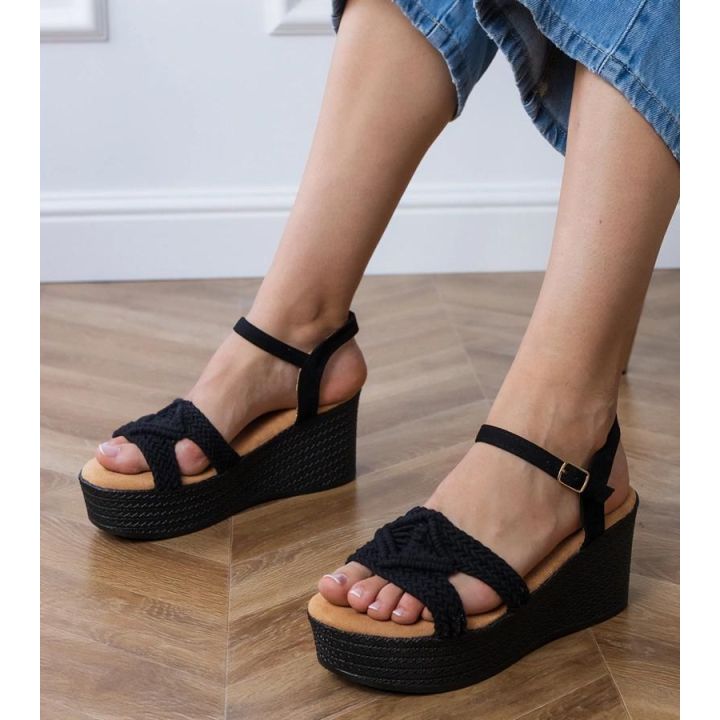 Platforminės juodos basutės su pynimu Zambera