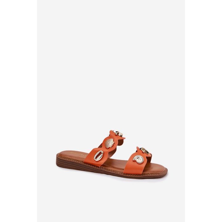 Oranžinės moteriškos basutės su auksiniais papuošimais