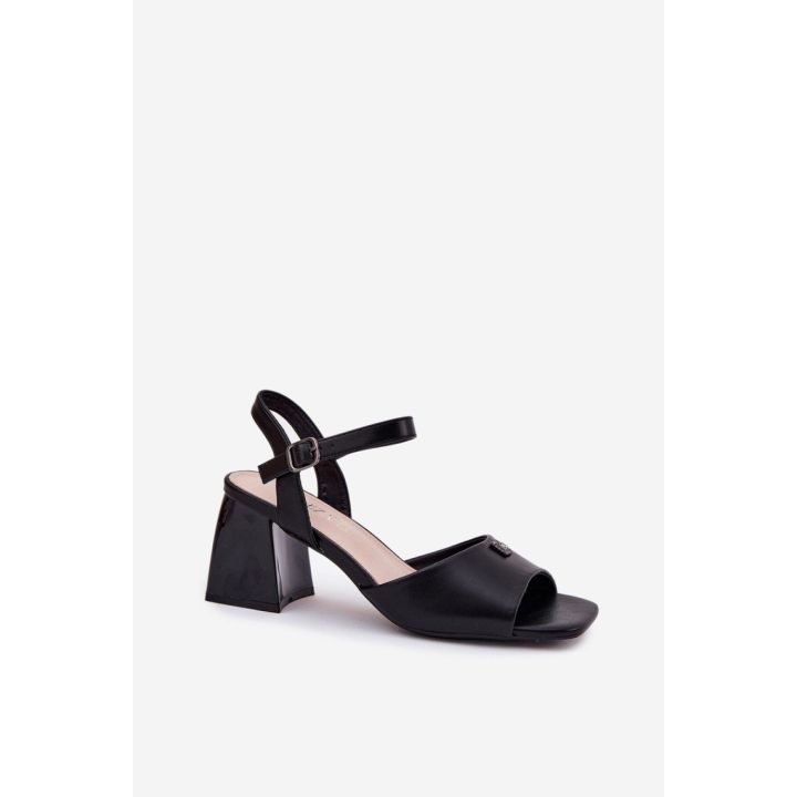 Moteriškos juodos basutės su kulniuku ir sagtimi Step in Style