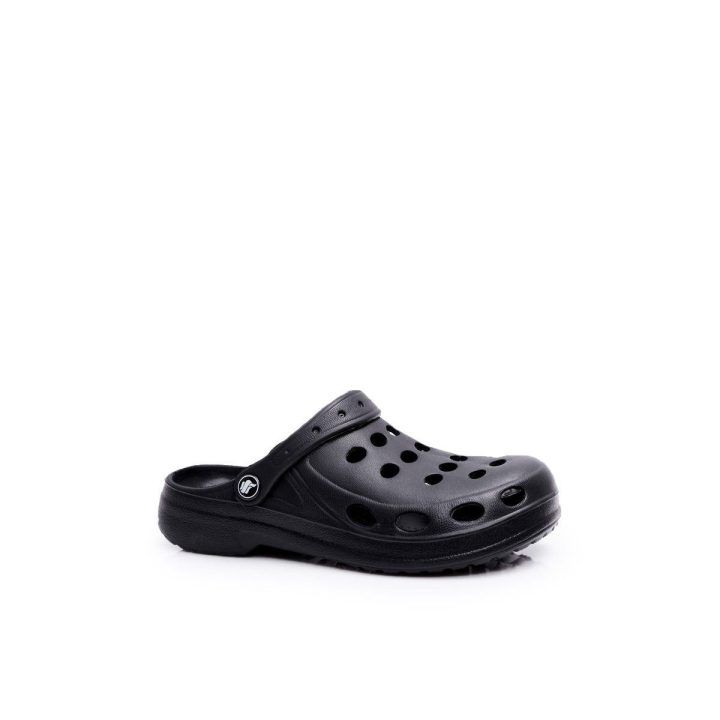 Šlepetės juodos ventiliuojamos su dirželiu Ideal Shoes BOTO