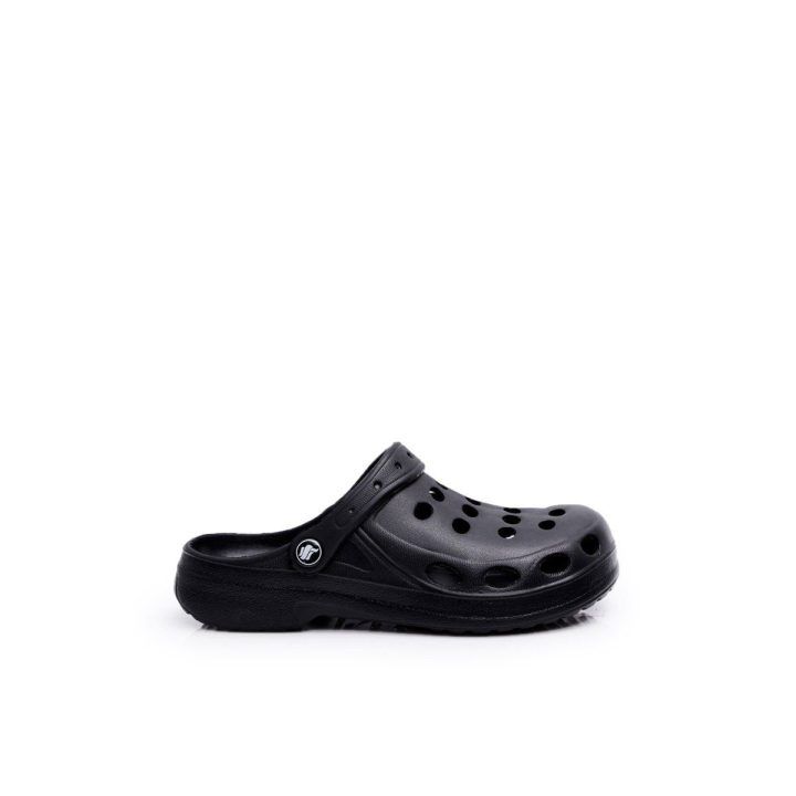 Šlepetės juodos ventiliuojamos su dirželiu Ideal Shoes BOTO