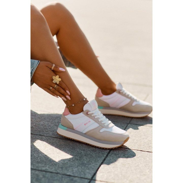 Smėlio ir baltos spalvos zomšiniai sportiniai bateliai moterims BIG STAR SHOES