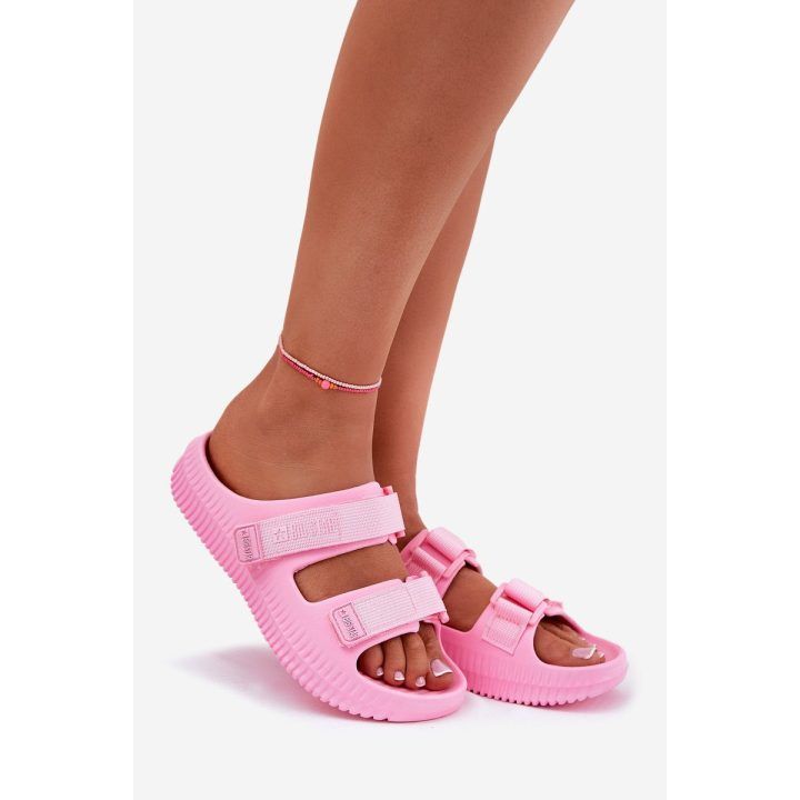 Rožinės patogios moteriškos šlepetės su lipduku BIG STAR SHOES