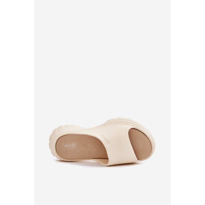 Smėlio spalvos patogios vasarinės šlepetės moterims BIG STAR SHOES