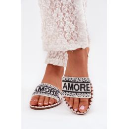 Šlepetės baltos su karoliukais vasarai AMORE Step in Style