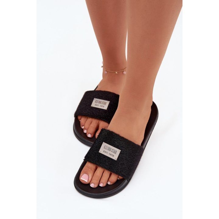 Šlepetės juodos spalvos su kailiu ir paminkštintu padu Big Star BIG STAR SHOES