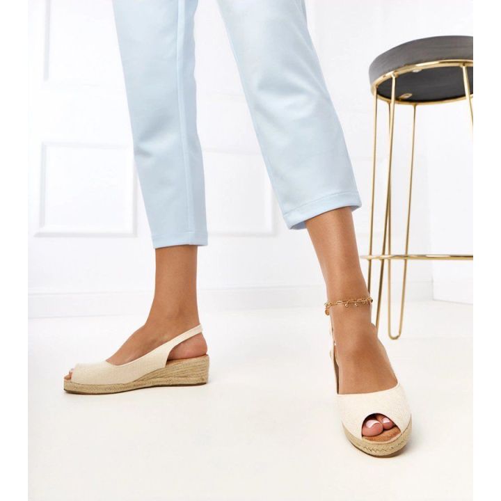 Sandalai smėlio spalvos drobiniai su platforma vasarai Nevarez