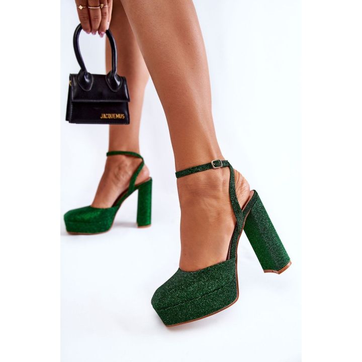 Basutės, blizgantys ant kulno Rosel