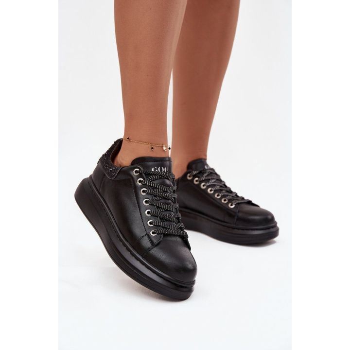 Juodi moteriški sportbačiai iš natūralios odos GOE