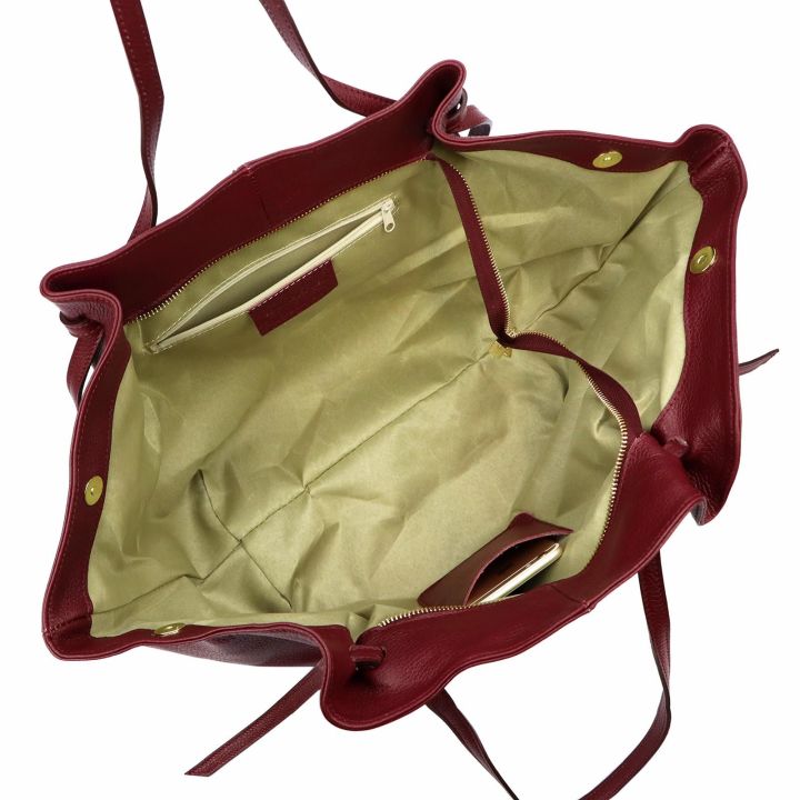 Rankinė juoda odinė talpi su ilgomis rankenomis Luka